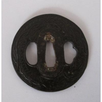 Tsuba Marugata  De Forme En Fer à Décor De Dragon