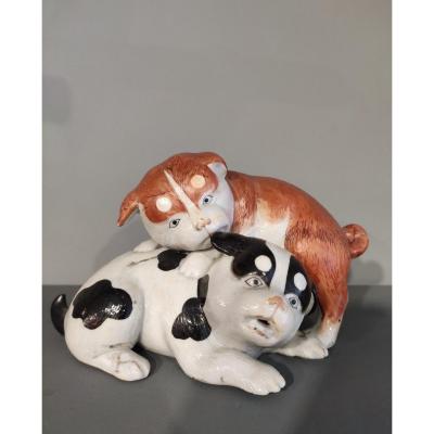 Petit Groupe De Deux Chiots En Porcelaine De Kutani