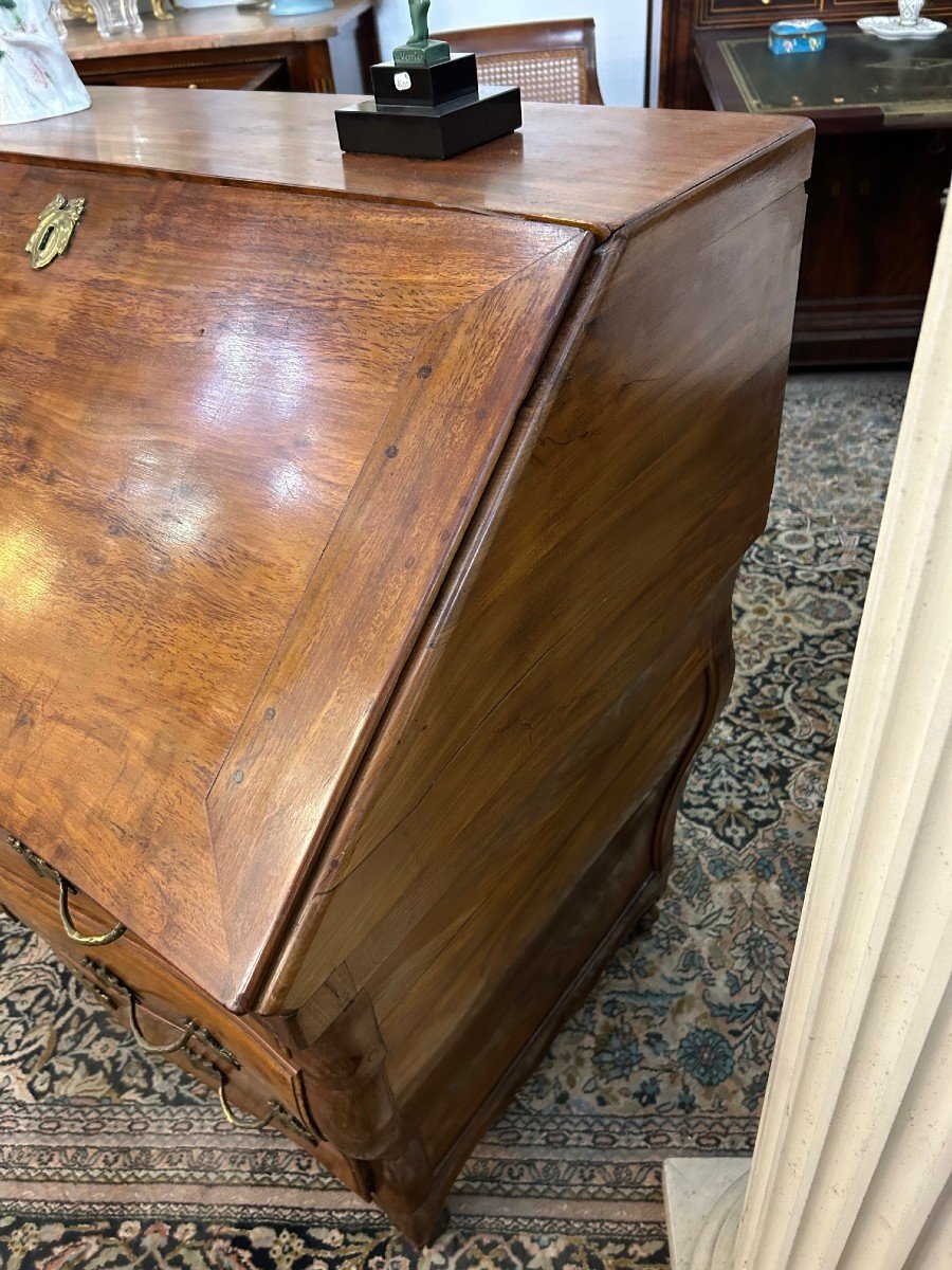 Small Scriban Curved Bordeaux Mahogany 18th Century Commode-photo-3