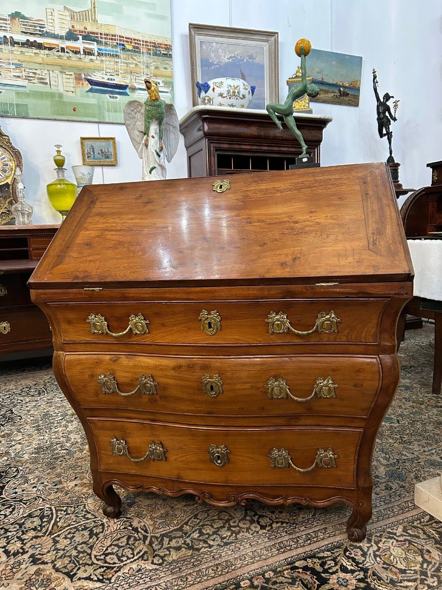 Small Scriban Curved Bordeaux Mahogany 18th Century Commode