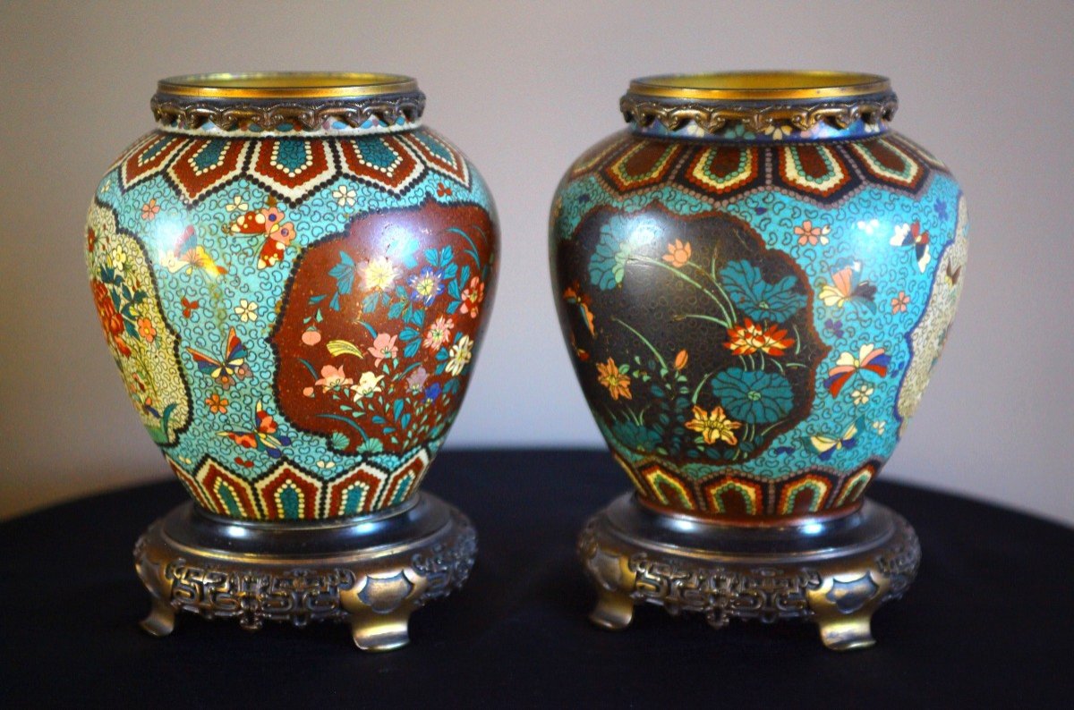 PAIRE DE POTS CLOISONNES