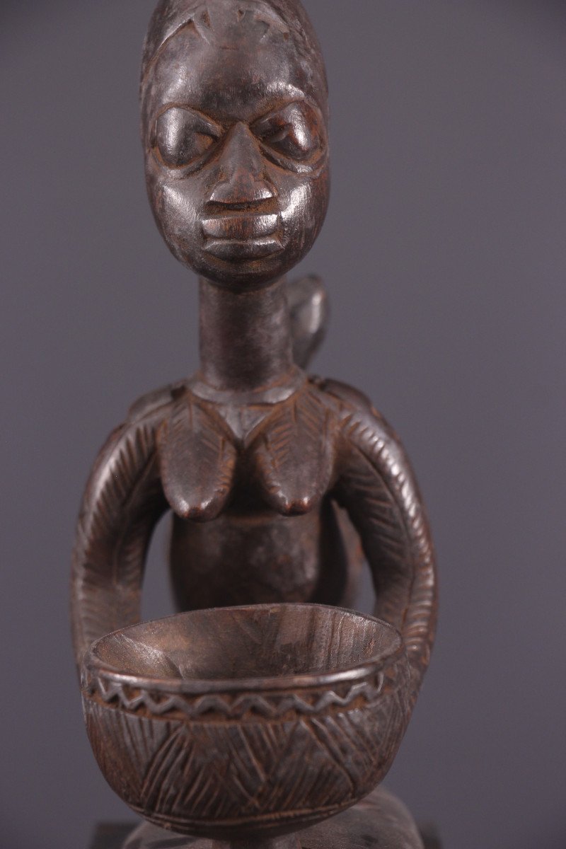 African Tribal Art - Yoruba Cup Bearer-photo-3