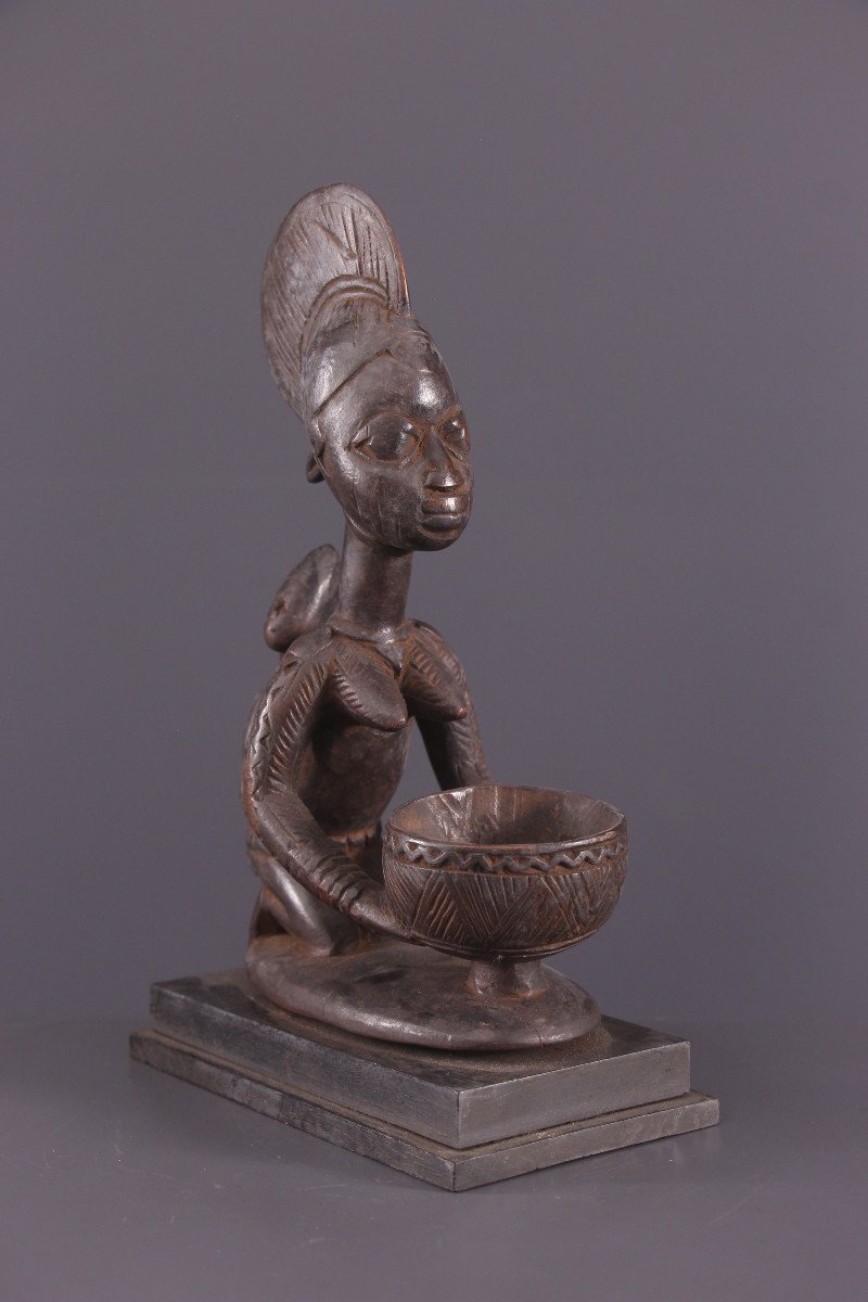 African Tribal Art - Yoruba Cup Bearer-photo-4