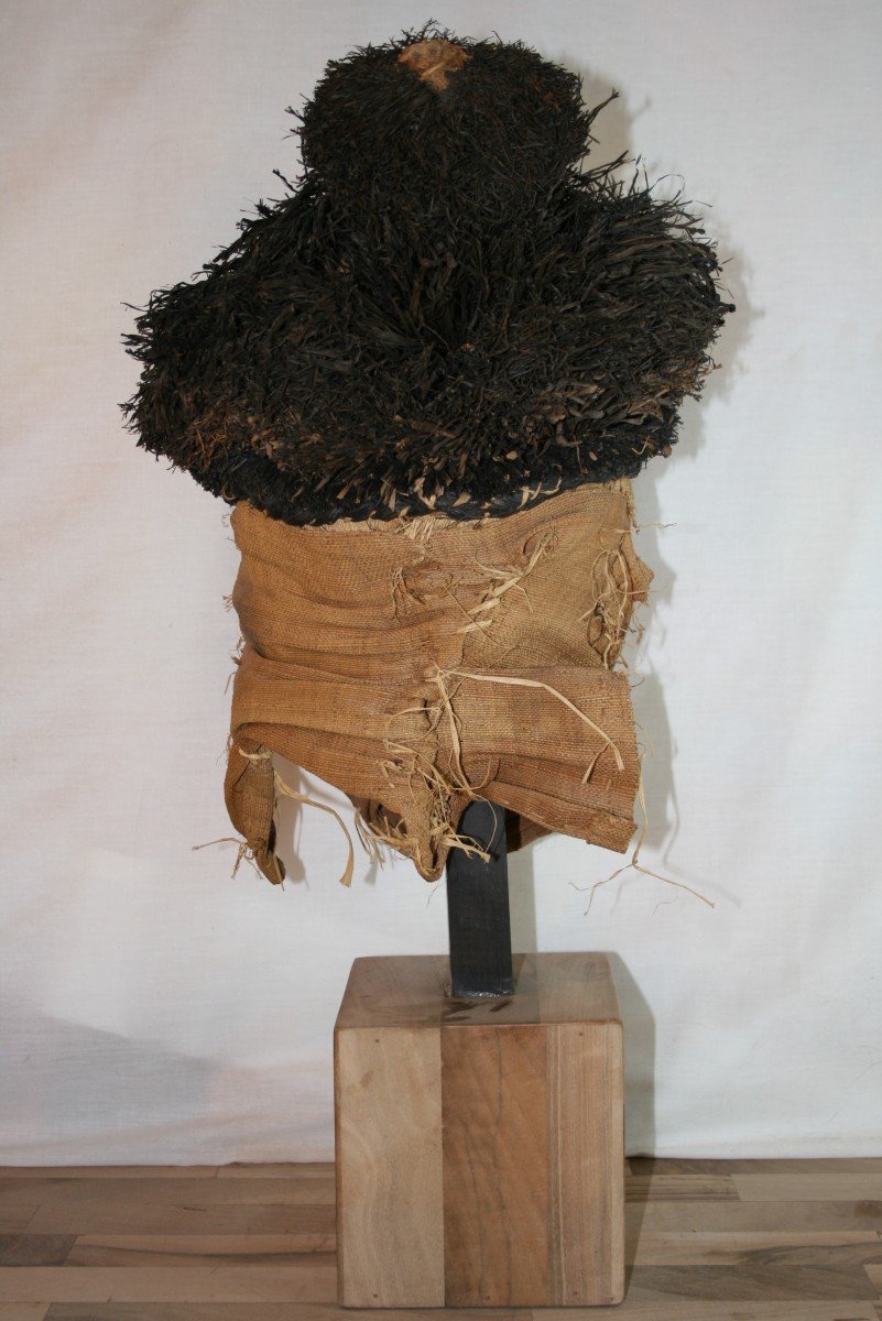 Hanging Mask From The Democratic Republic Of Congo.-photo-4