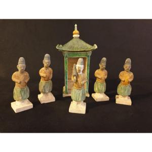 Ming Dynasty (china, 1368 - 1643) - Sentry Box And 5 Servants In Glazed Terracotta