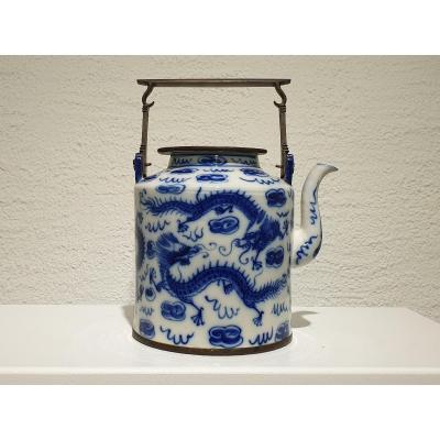 Chine - Verseuse En Porcelaine Bleue Et Blanche