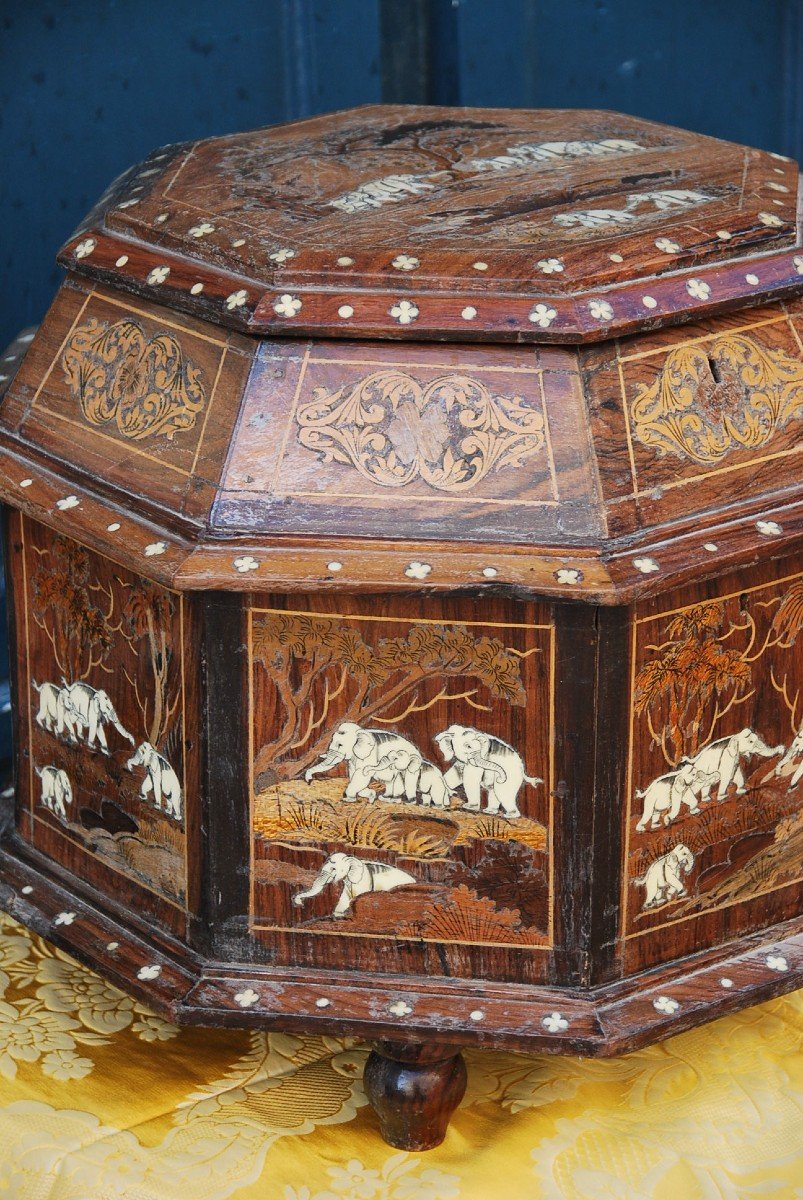 Important XVII Style Chest Decorated With Elephants-photo-2