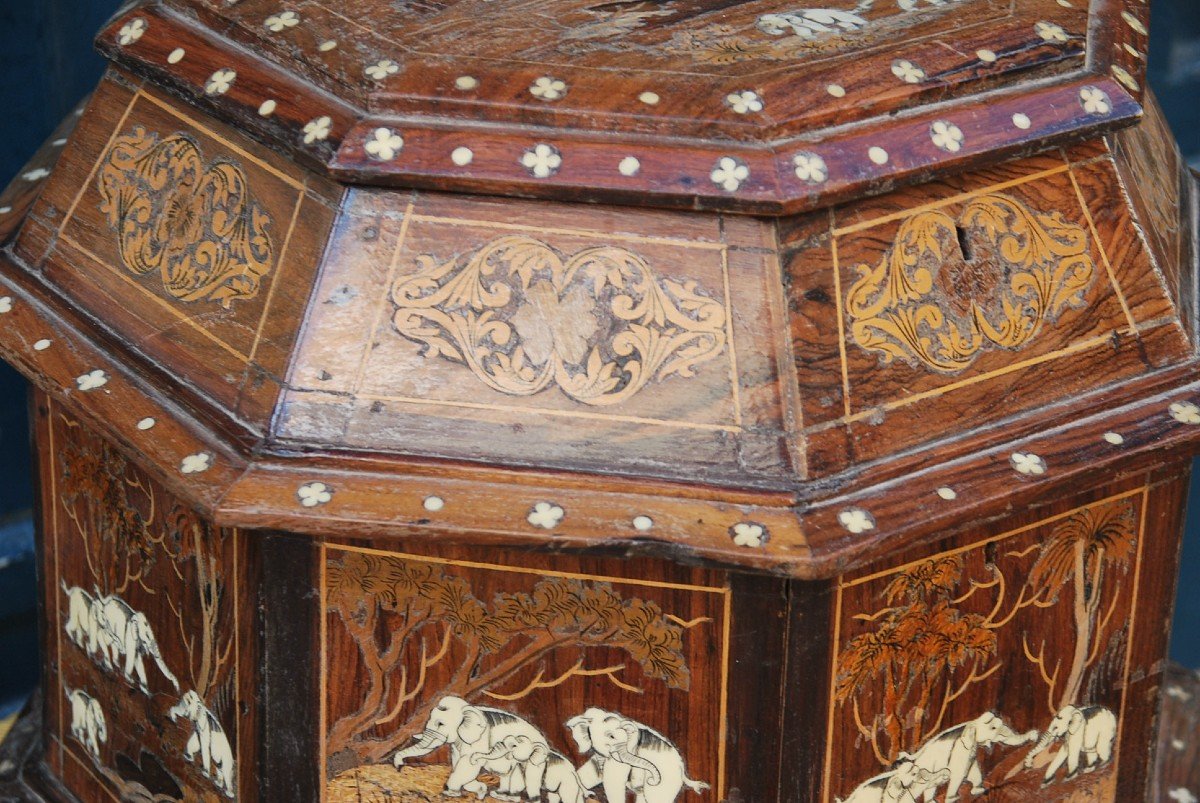 Important XVII Style Chest Decorated With Elephants-photo-4