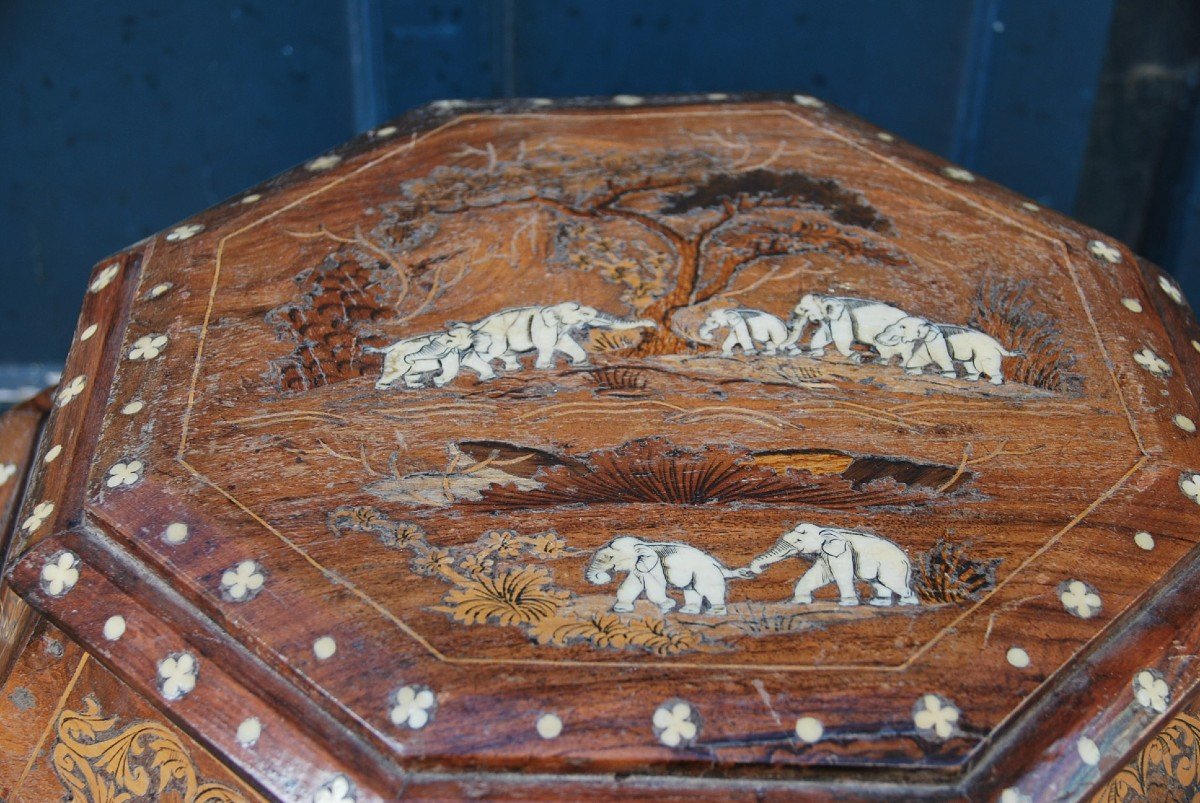 Important XVII Style Chest Decorated With Elephants-photo-8