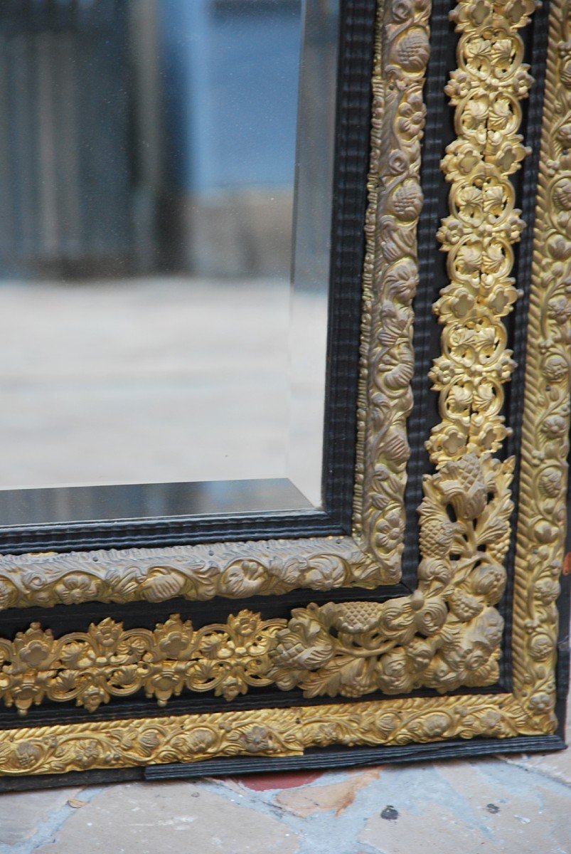 Grand Miroir De Style Louis XIV  En Laiton Repoussé-photo-1