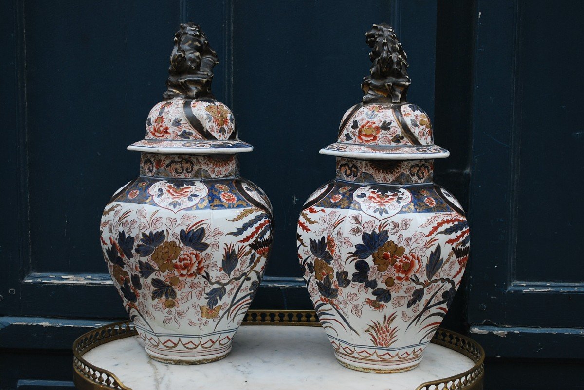 Pair Of Covered Potiches With Imari Decor XIX-photo-1