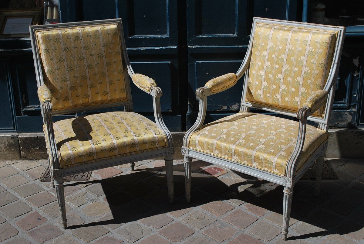 Paire De Fauteuil Louis XVI Estampillés De Pluvinet   XVIII