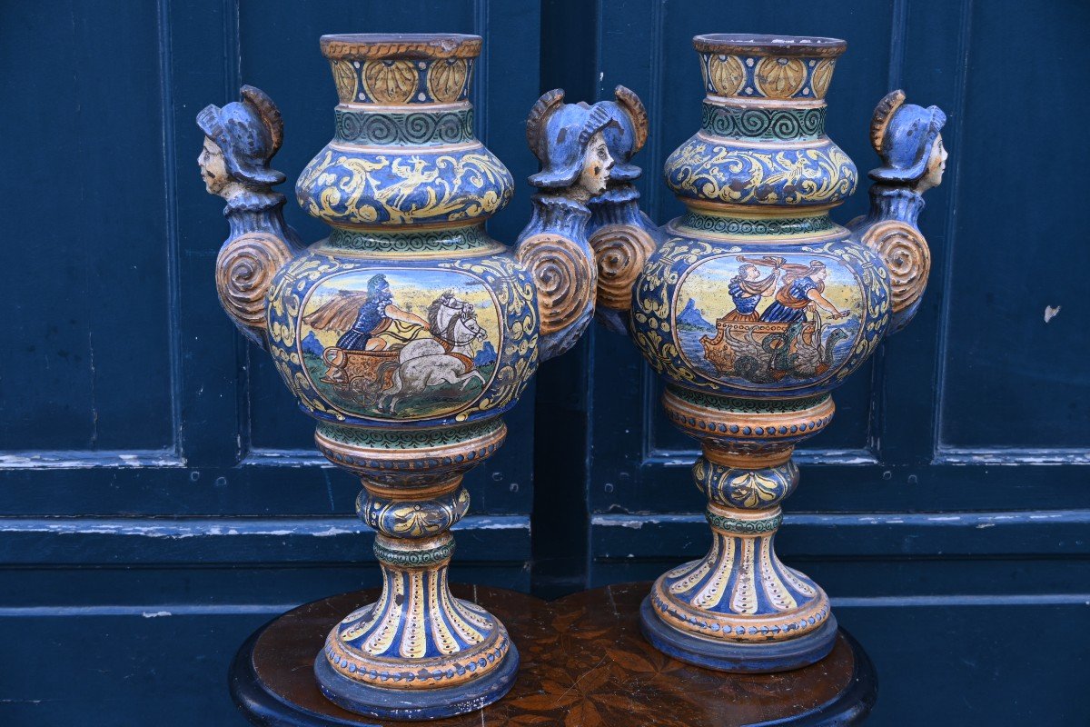 Urbino Paire De Grands Vases En Faience Dans Le Gout De La Renaissance-photo-2