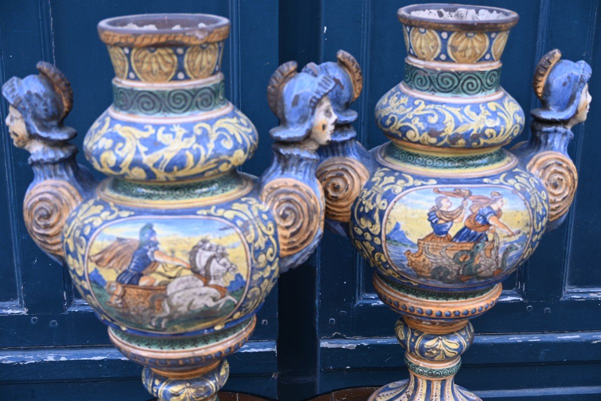 Urbino Paire De Grands Vases En Faience Dans Le Gout De La Renaissance-photo-3