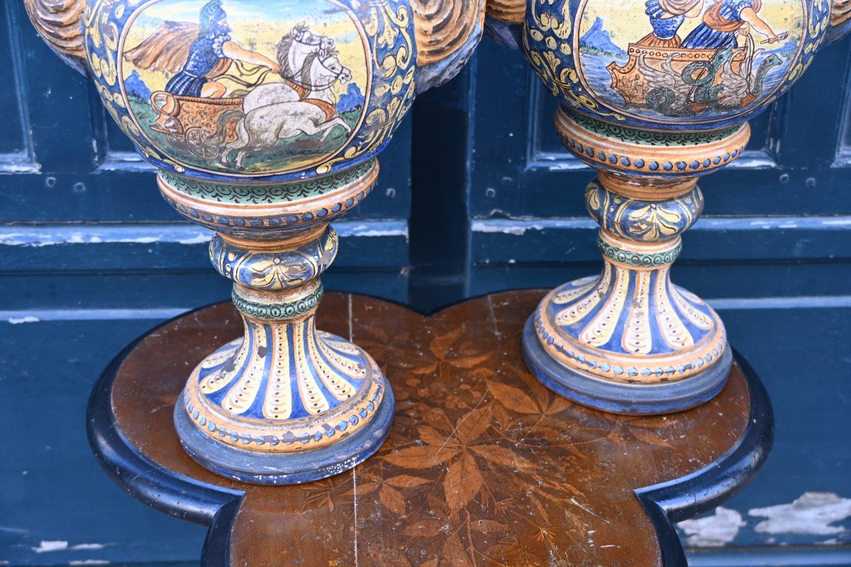 Urbino Paire De Grands Vases En Faience Dans Le Gout De La Renaissance-photo-4