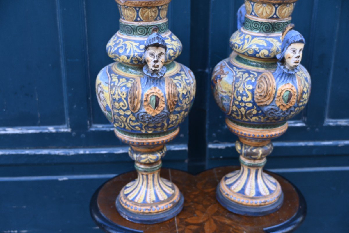 Urbino Paire De Grands Vases En Faience Dans Le Gout De La Renaissance-photo-2