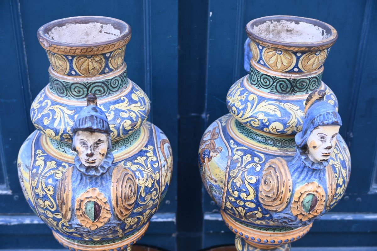 Urbino Paire De Grands Vases En Faience Dans Le Gout De La Renaissance-photo-3