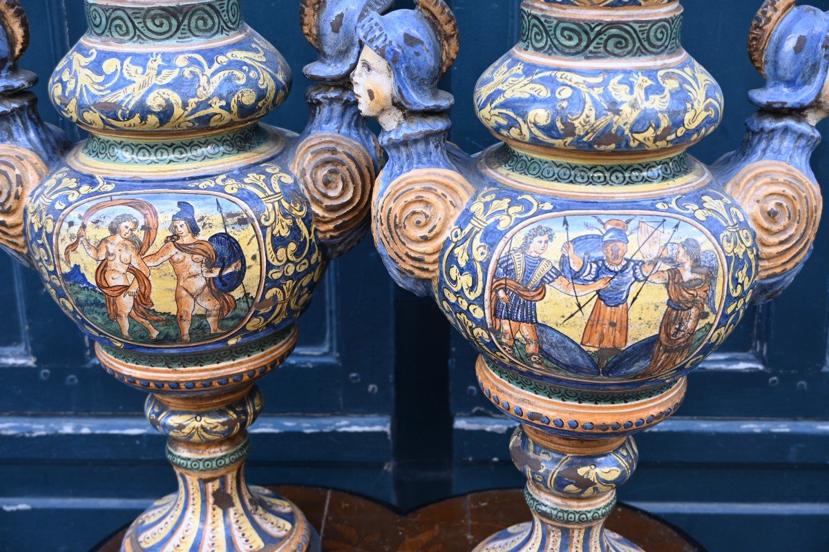 Urbino Paire De Grands Vases En Faience Dans Le Gout De La Renaissance-photo-4