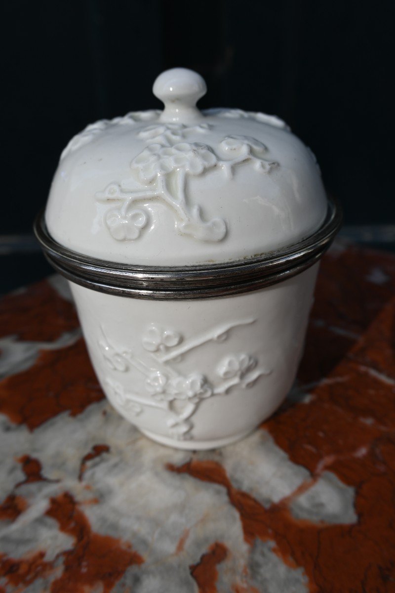 Saint Cloud Ou Samson , Petit Pot En Faience Fine Blanche