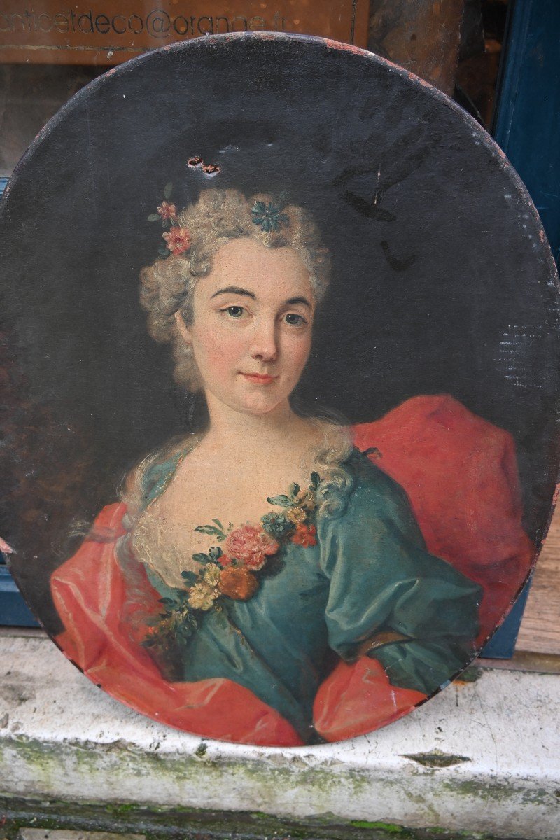 Portrait De Femme De Forme Ovale Du XVIIIi