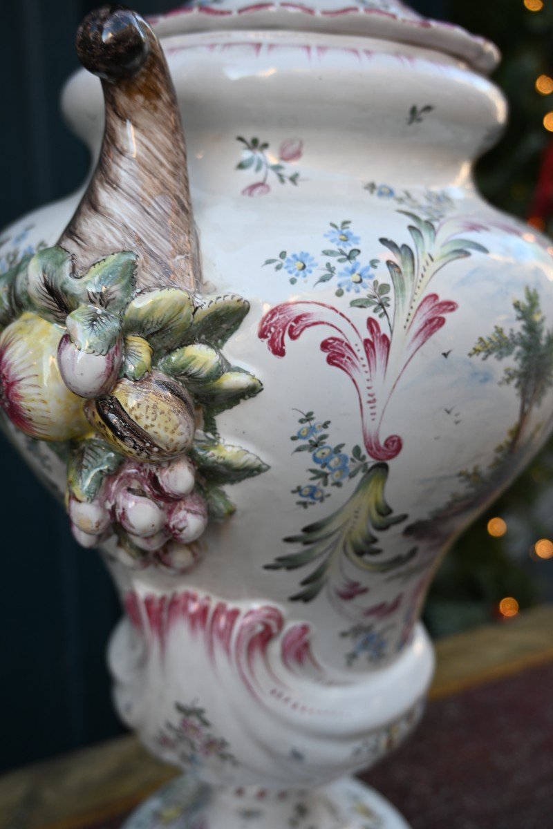 Important Vase Couvert En Faience  , Style Veuve Perrin Marseille XVIII-photo-2