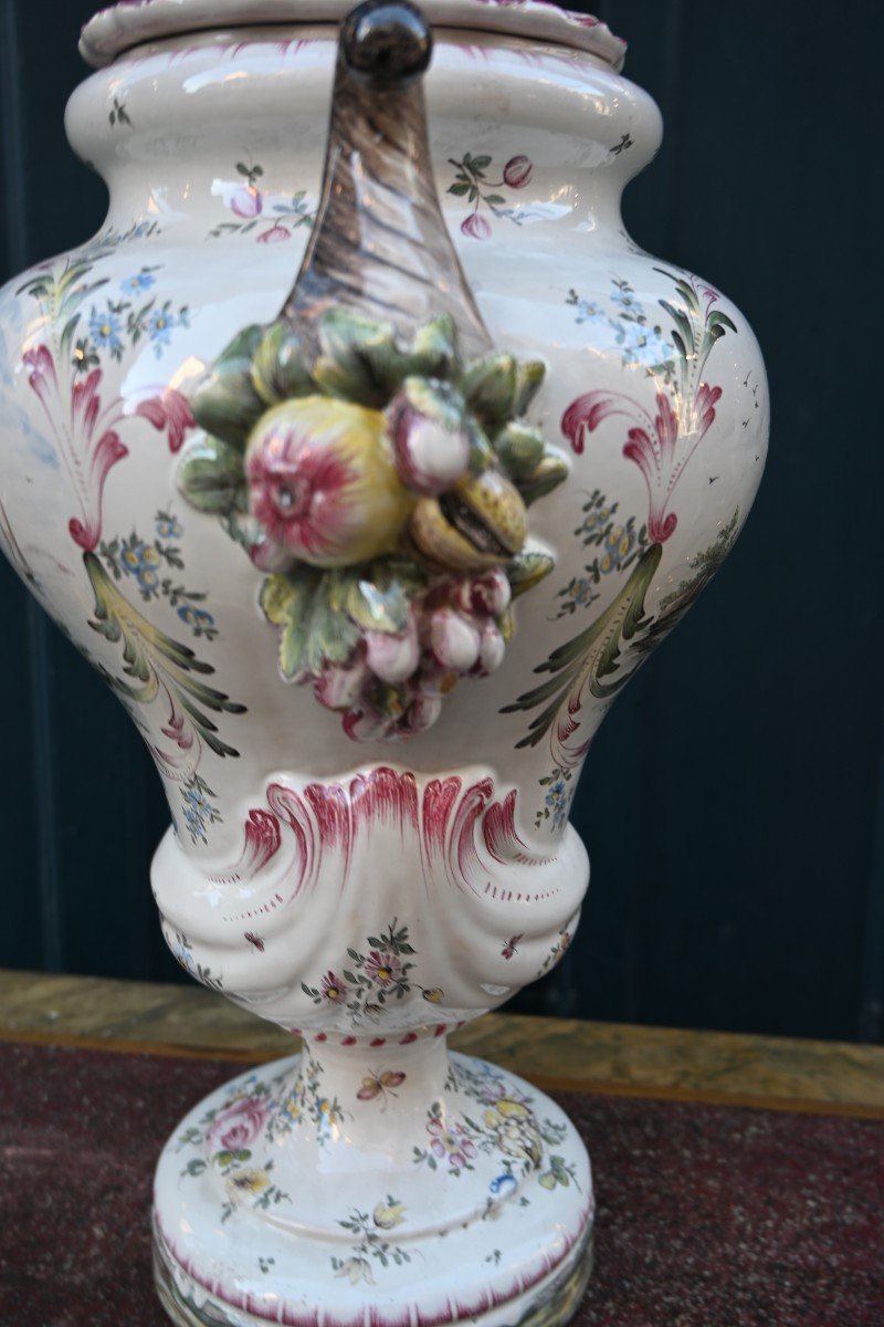 Important Vase Couvert En Faience  , Style Veuve Perrin Marseille XVIII-photo-1