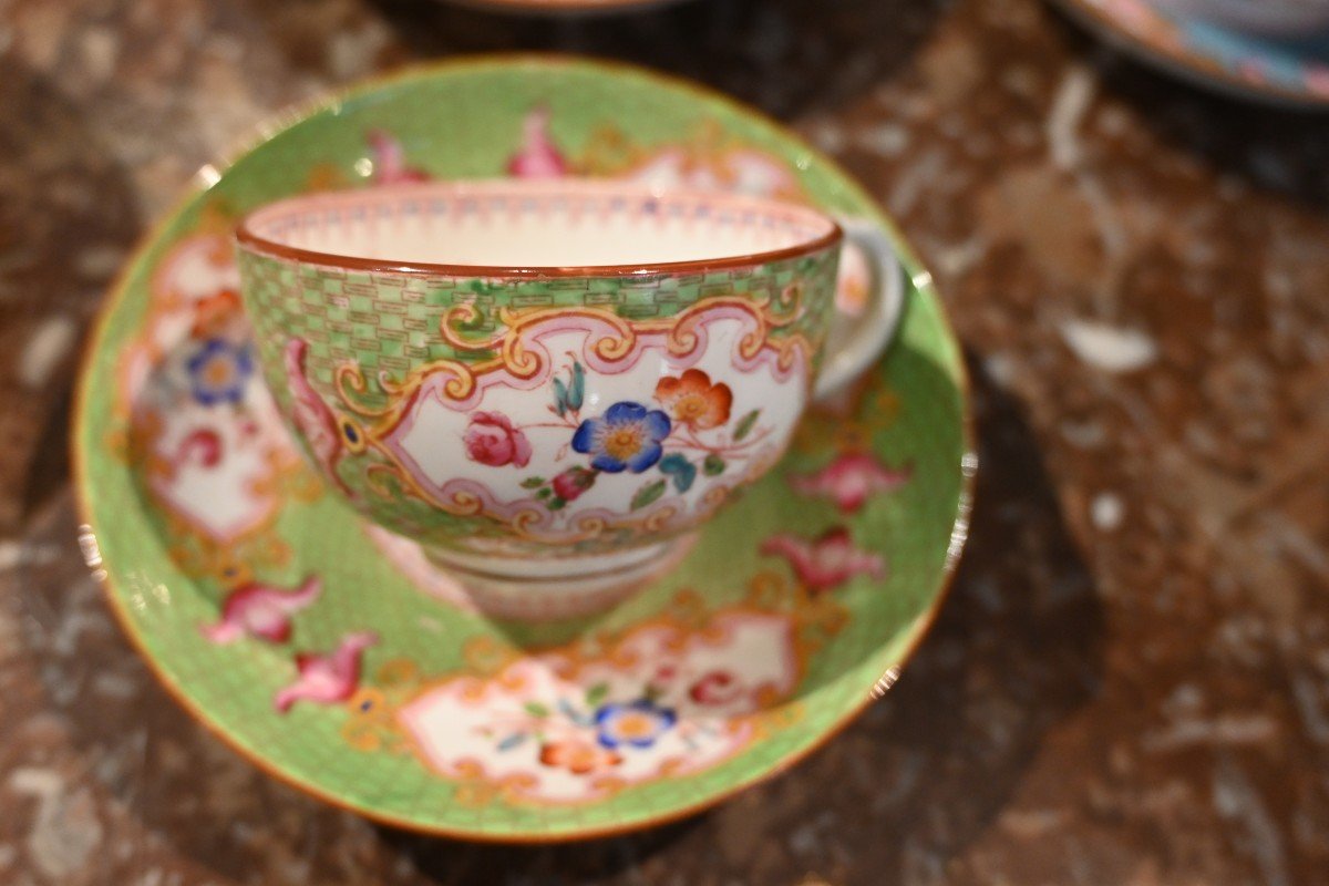 Huit Tasses En Minton-photo-4