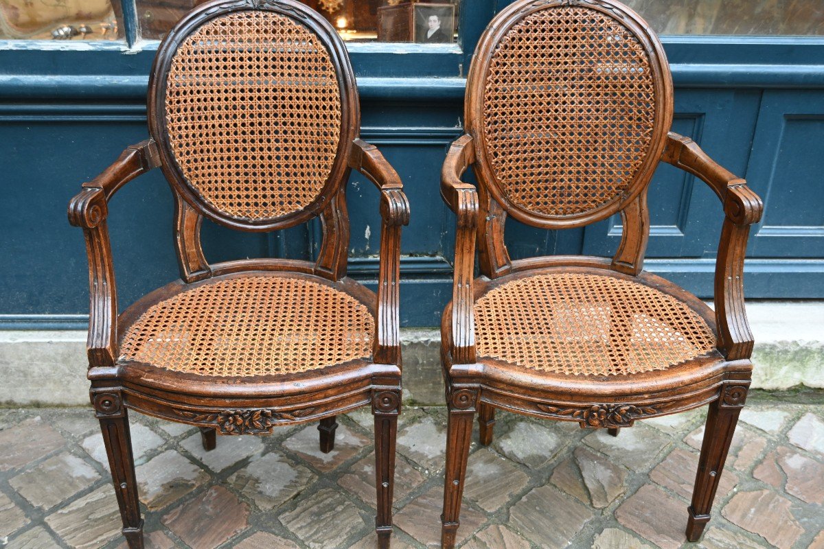 Paire De Fauteuils Cannés Louis XVI Estampillés De Pillot  