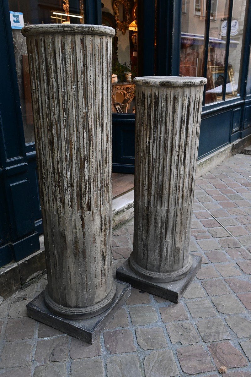 Paire De Grandes Colonnes Cannelées Laquées De Style  Louis XVI