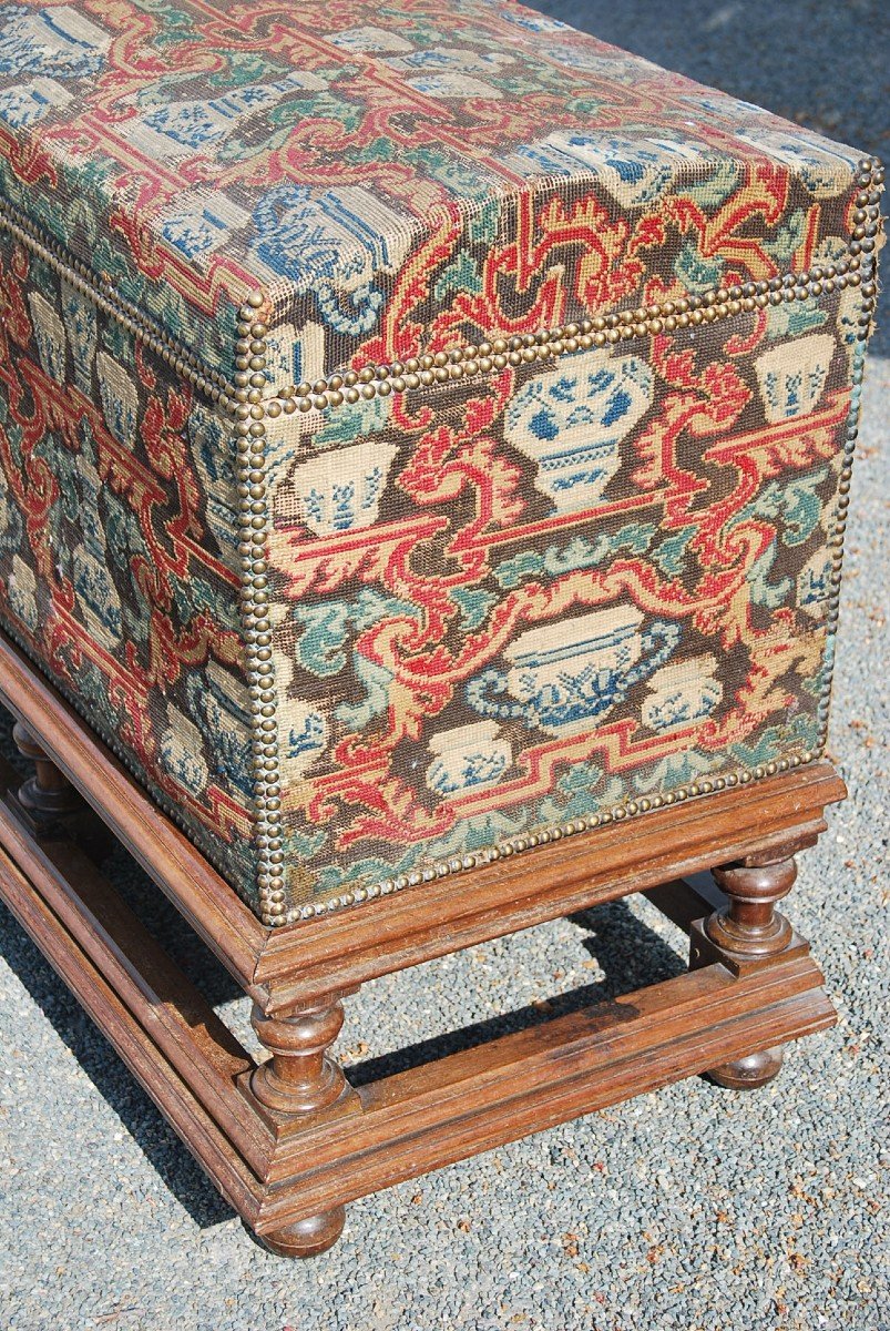 Beautiful Chest In Tapestry With Small Points Beginning Of The XVIII-photo-1