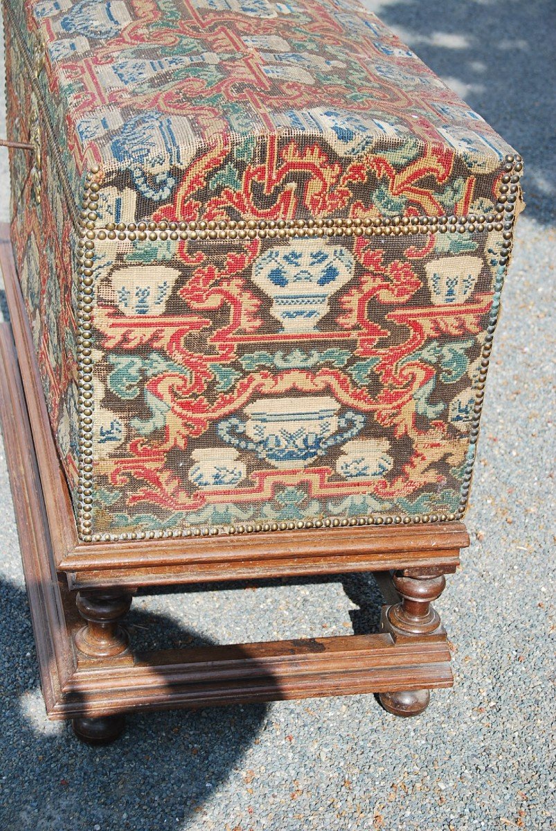 Beautiful Chest In Tapestry With Small Points Beginning Of The XVIII-photo-2