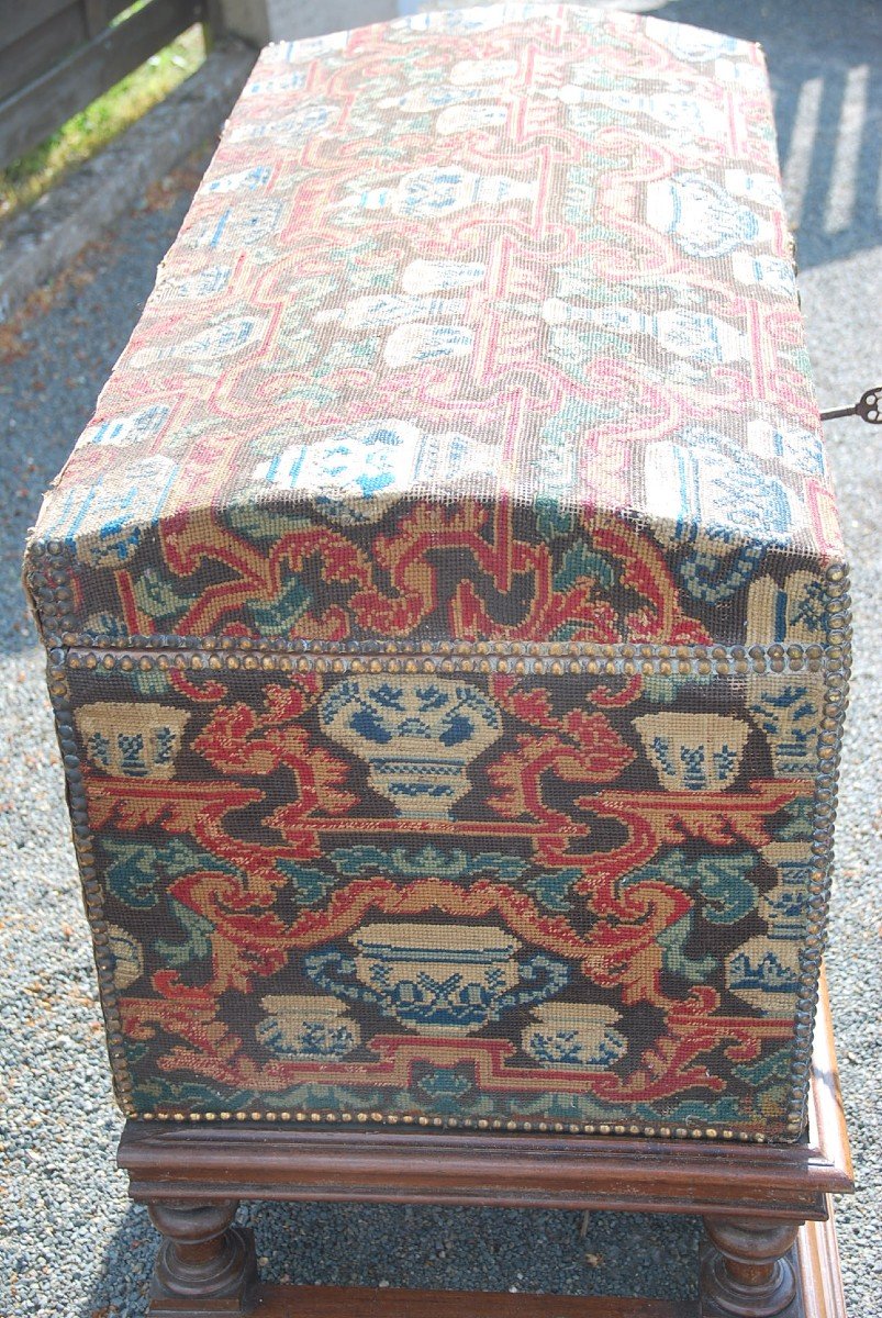 Beautiful Chest In Tapestry With Small Points Beginning Of The XVIII-photo-3