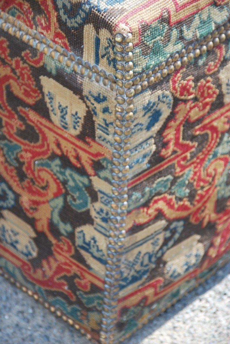 Beautiful Chest In Tapestry With Small Points Beginning Of The XVIII-photo-5