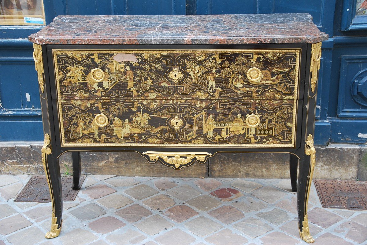 Elegant Lacquered Dresser With Lacquer Panel-photo-1