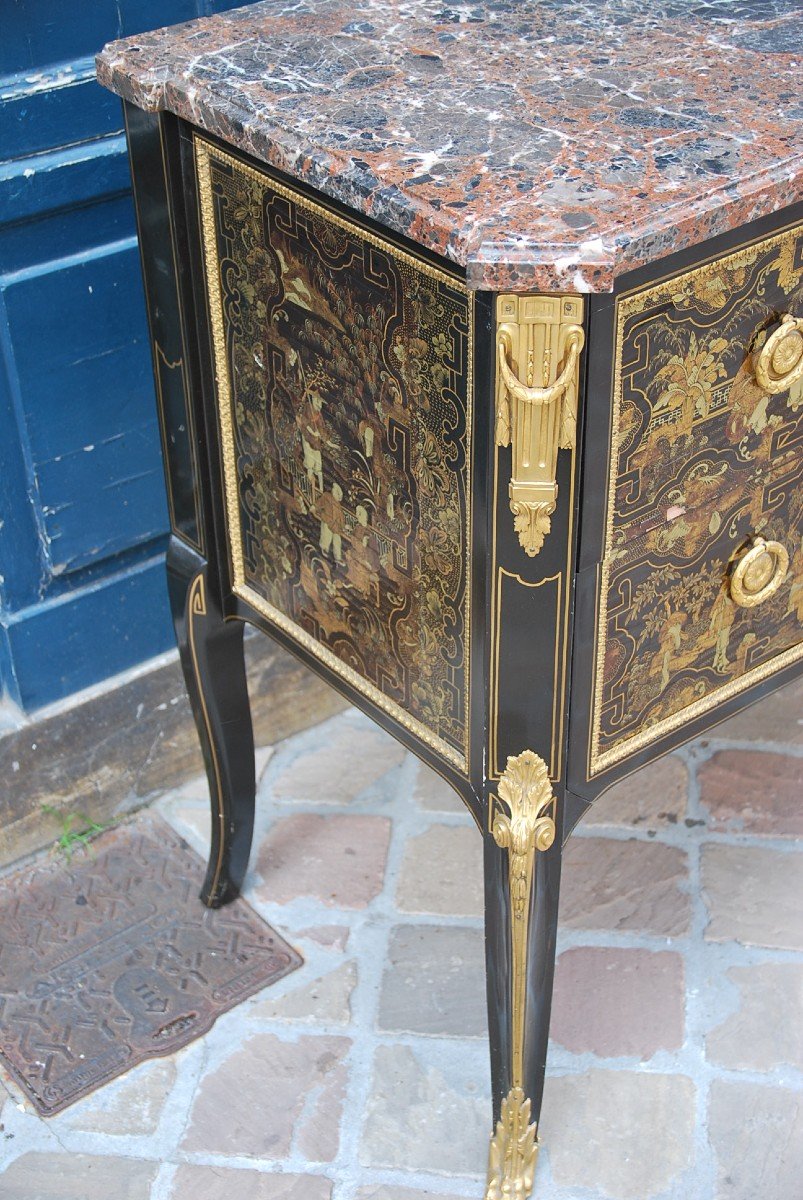 Elegant Lacquered Dresser With Lacquer Panel-photo-2