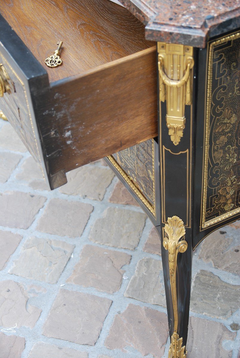 Elegant Lacquered Dresser With Lacquer Panel-photo-5