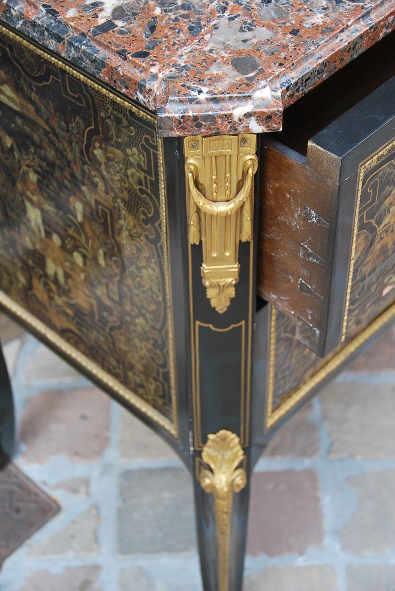 Elegant Lacquered Dresser With Lacquer Panel-photo-6