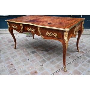 Beau Bureau Plat En Bois De Violette époque Louis XV Estampillé De Mondon