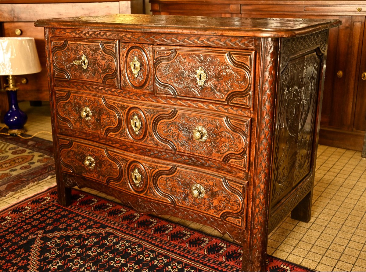 Commode Parisienne Sculptée De J.b. Fromageau 