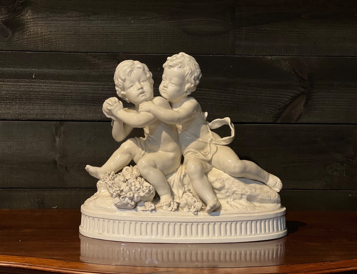 Groupe En Porcelaine émaillée Blanche Avec Angelots Capodimonte