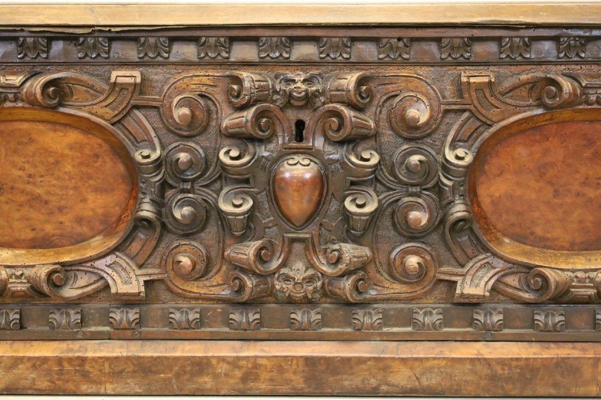 Italian Renaissance Chest In Walnut From The 17th Century.-photo-2