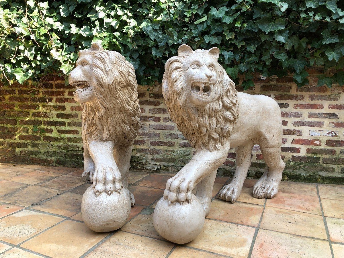 Paire De Grands Lions En Bois Sculpté 1920 ( 114 X 87 Cm )-photo-4