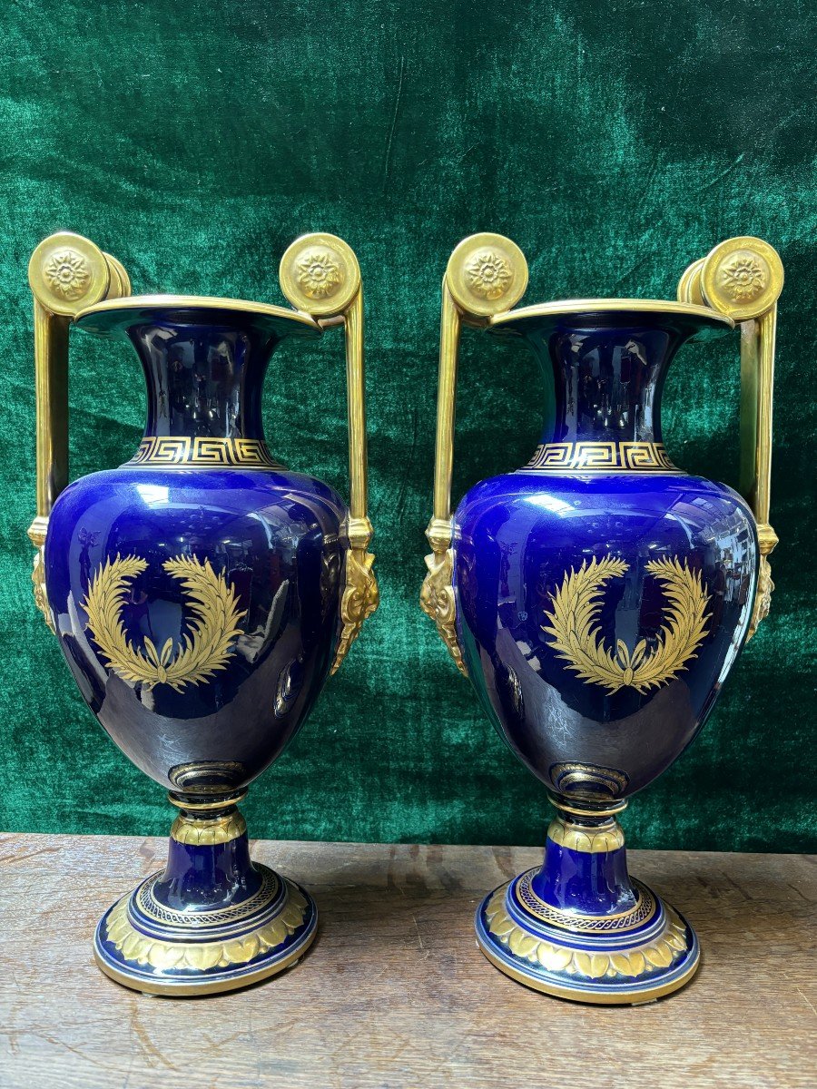 Paire De Beaux Vases De Style Empire En Porcelaine De Sèvres, 20ème.-photo-3