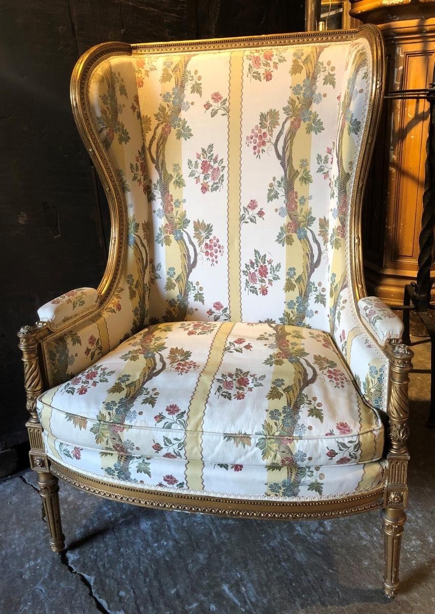 Grande Bergère De Style Louis XVI En Bois Doré, 19ème.