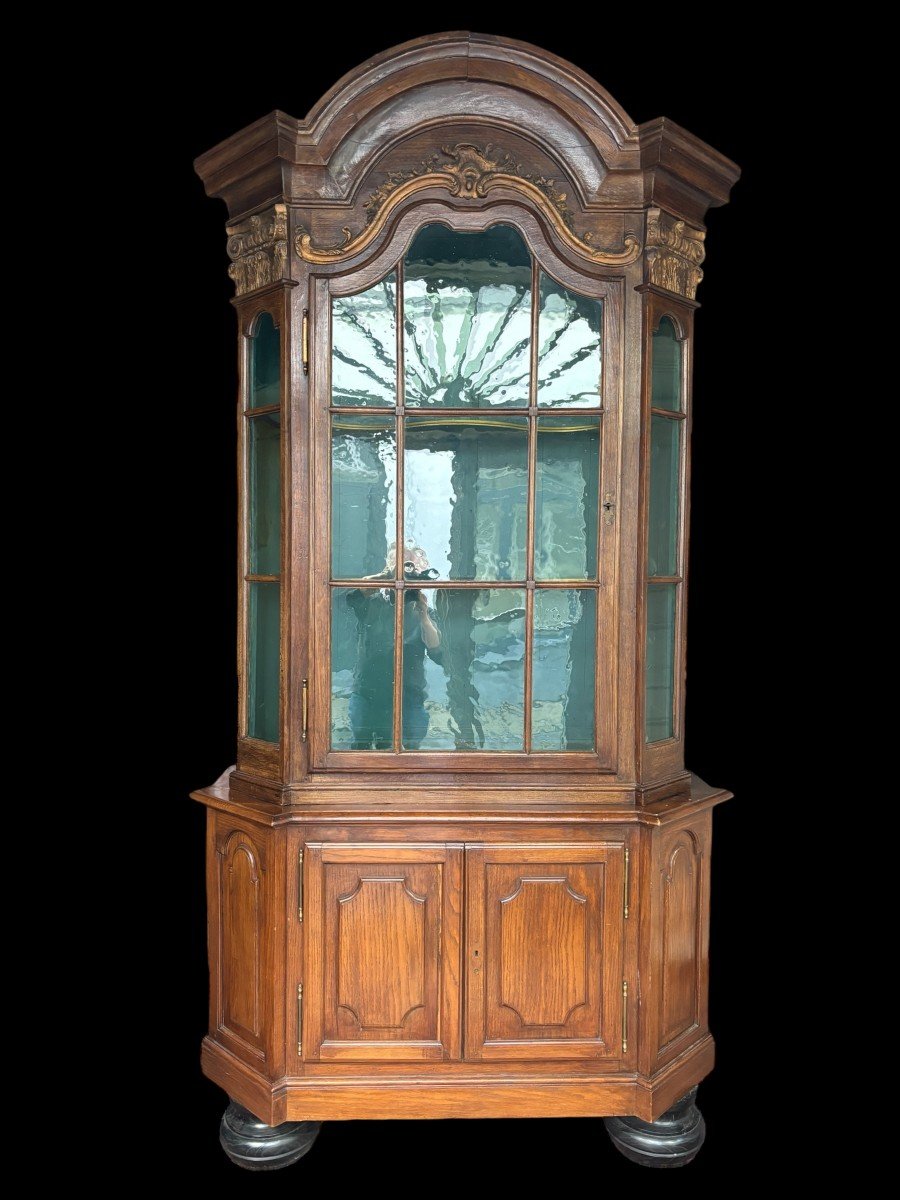 Beautiful 18th Century Oak Castle Display Cabinet.