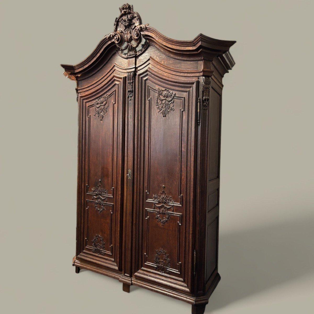 Large 2-door Oak Castle Cabinet From The 18th Century.-photo-2