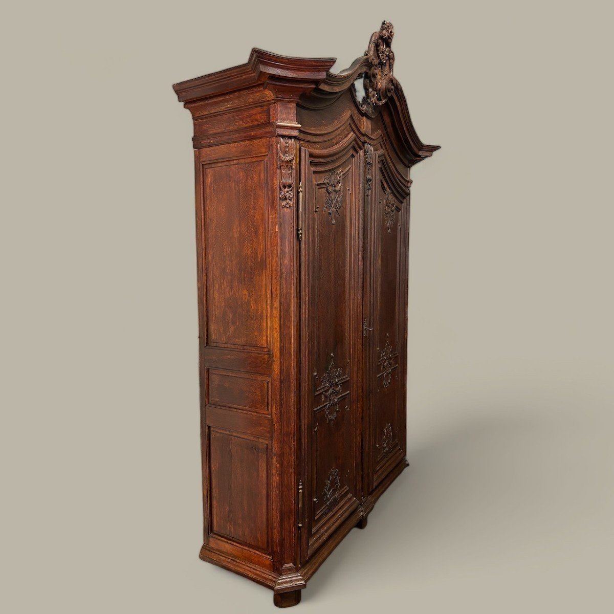 Large 2-door Oak Castle Cabinet From The 18th Century.-photo-4