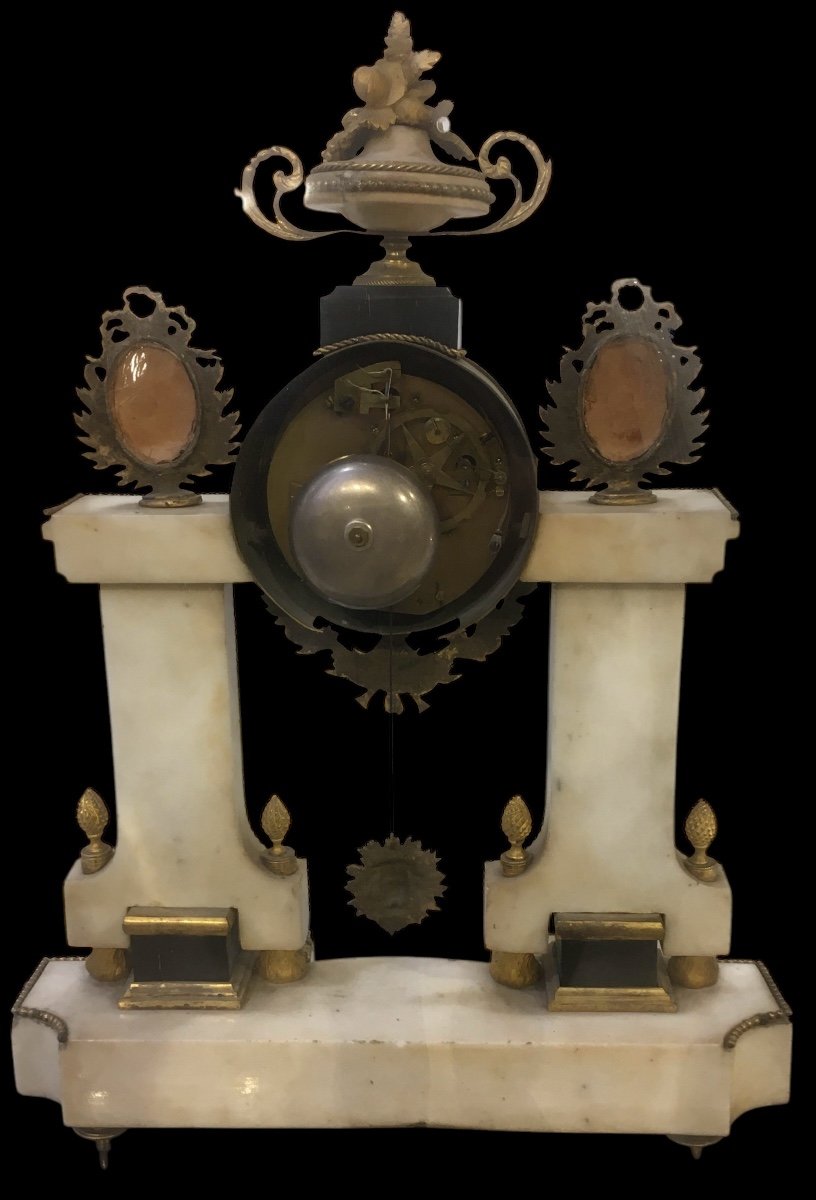 Louis XVI Clock Circa 1790 In White Marble -photo-3