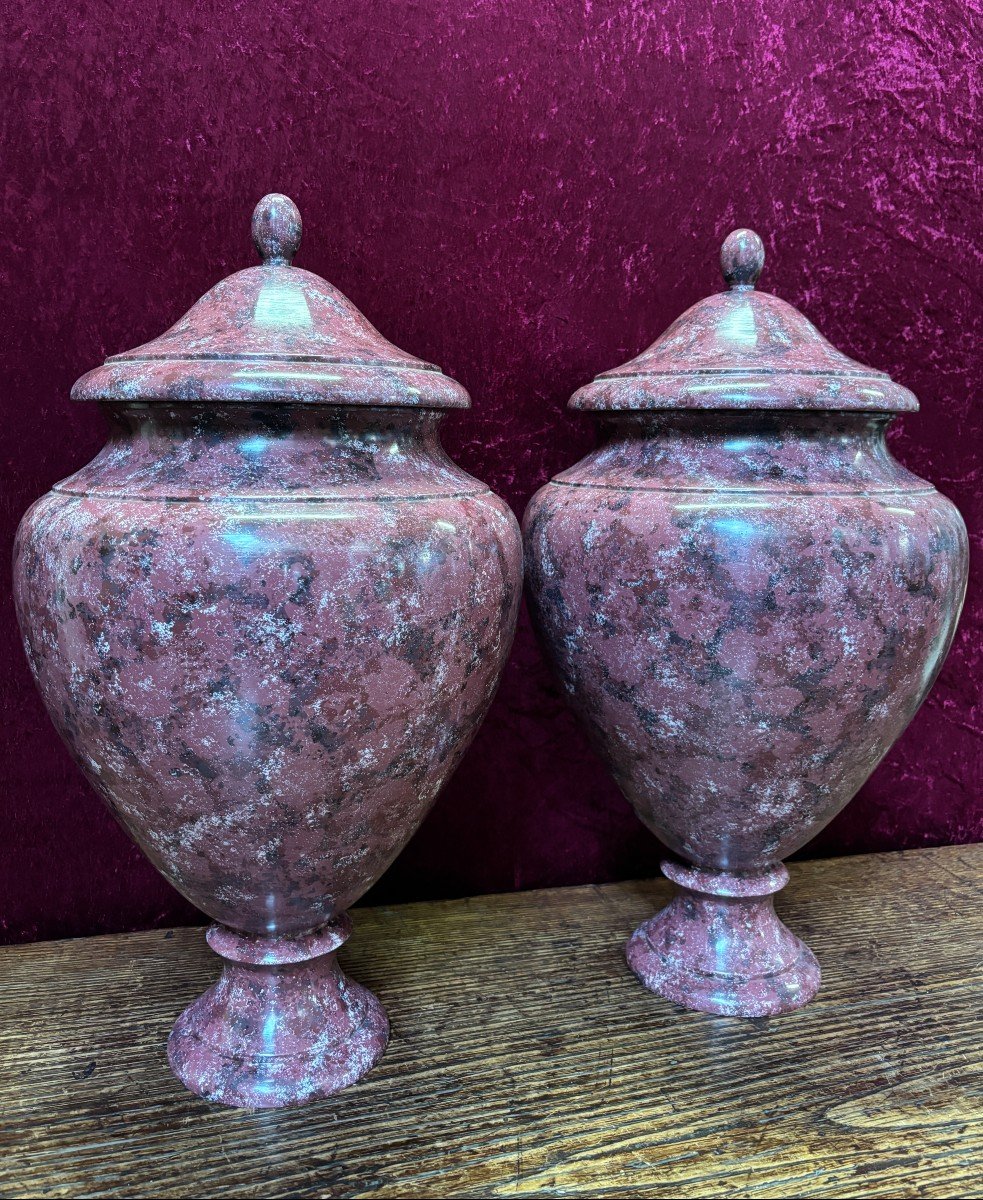 Pair Of Wooden Lidded Vases Painted In Imitation Of Porphyry, 20th Century. (62 Cm)-photo-3