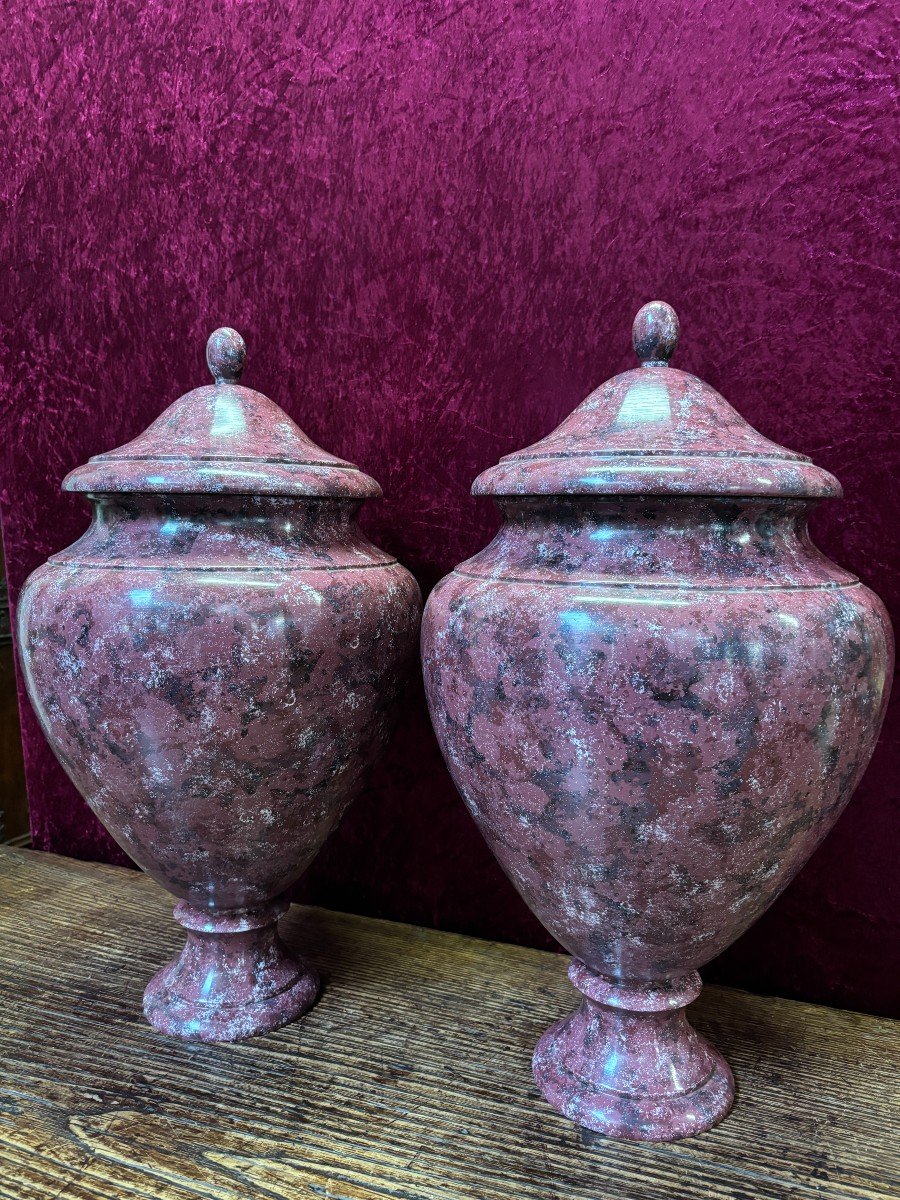 Pair Of Wooden Lidded Vases Painted In Imitation Of Porphyry, 20th Century. (62 Cm)-photo-1